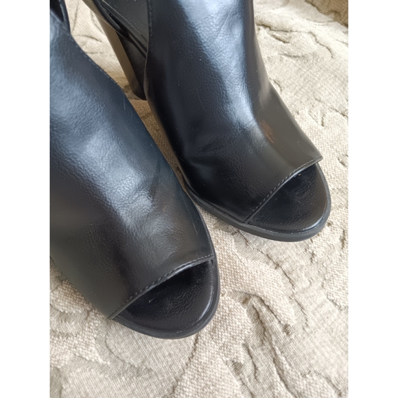 Simply Vera Vera Wang Black Cut Out Open Toe Heels - Picture 4 of 9